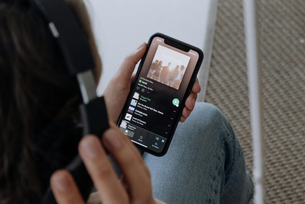 pexels cottonbro 5077407